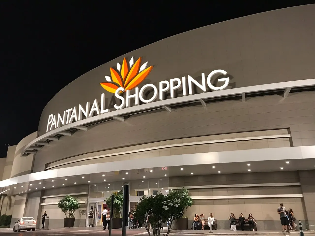 Fachada do Pantanal Shopping, em Cuiabá